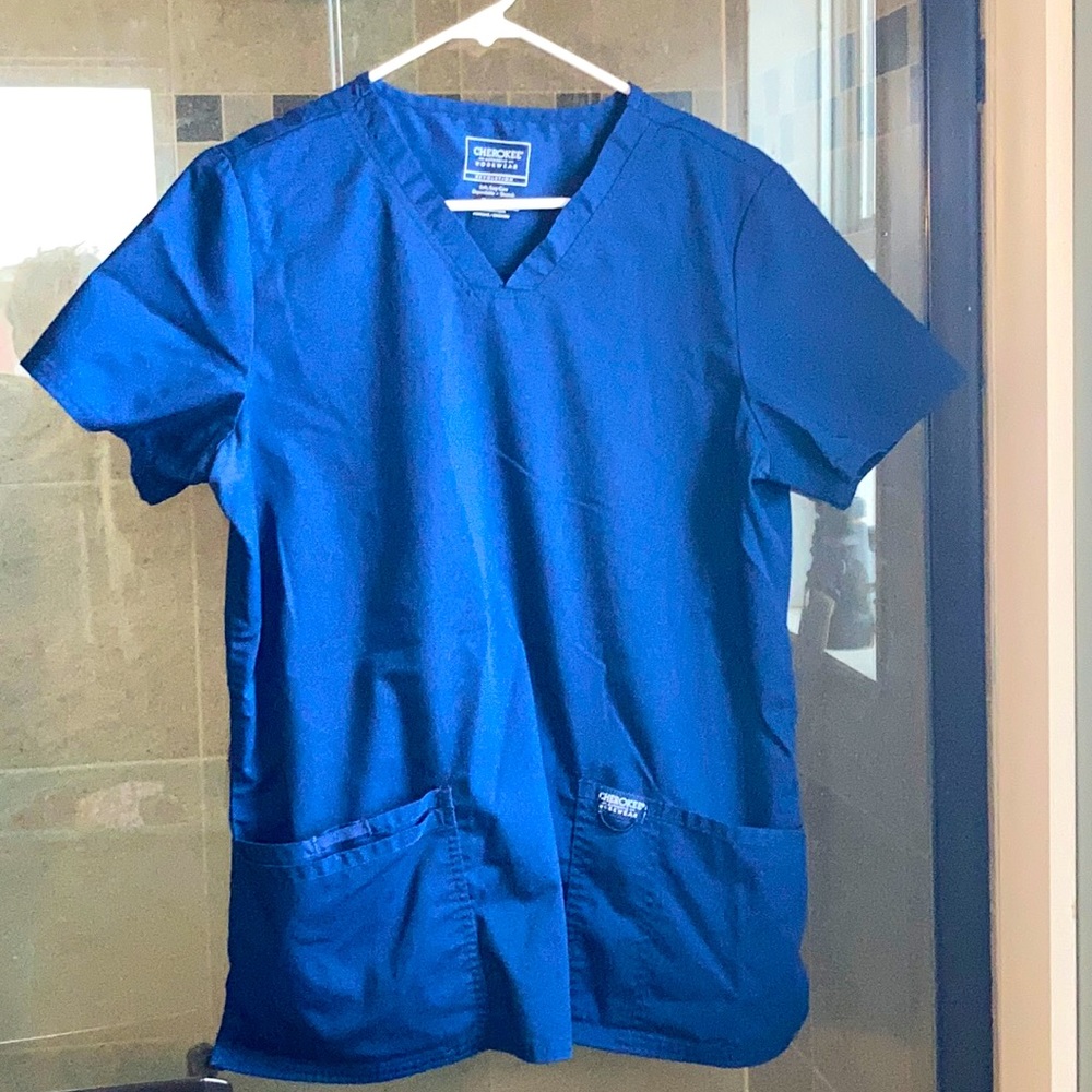 Cherokee scrub top